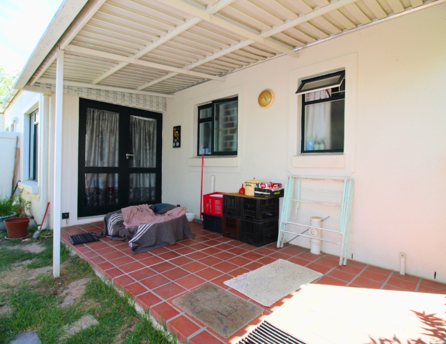 To Let 3 Bedroom Property for Rent in Onder Papegaaiberg Western Cape